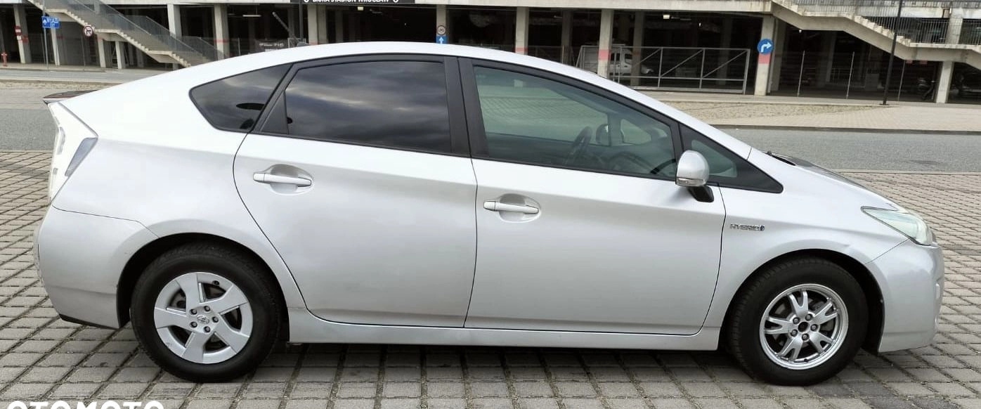 Toyota Prius cena 29900 przebieg: 326000, rok produkcji 2011 z Wrocław małe 37